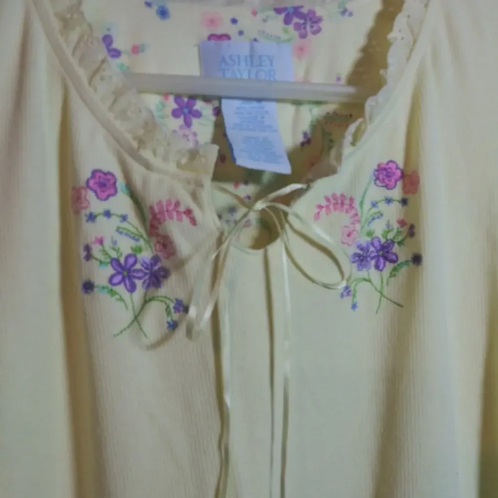 Ashley Taylor Vintage Sleepwear Yellow Floral Embroidered Nightgown Sz M